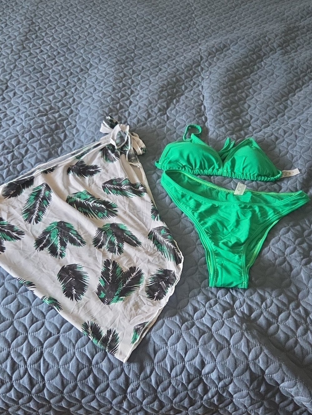 Green Two-Piece Swimsuit Set with Palm Print Cover-Up,Small